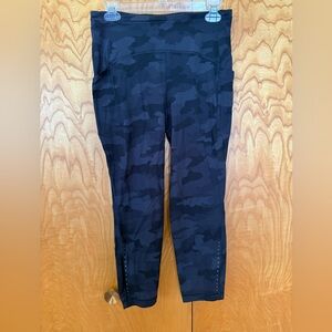 Lululemon Black Camouflage cropped leggings